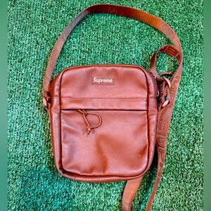 Supreme leather shoulder bag